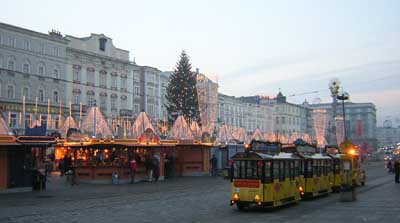 Der Weihnachtsmarkt in der beeindruckenden Altstadt von Linz